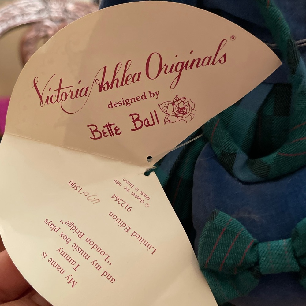 Vintage music doll 1989 Victoria Ashlea Originals designed by Bette Ball - Picture 9 of 15